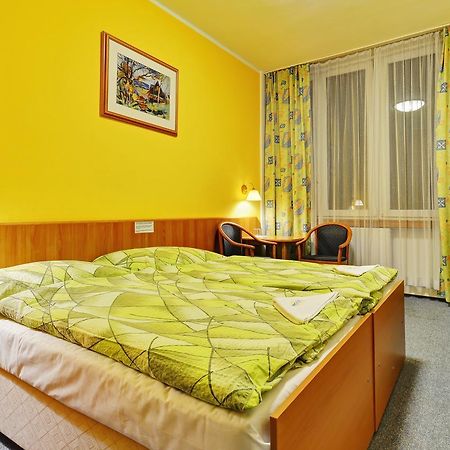 Hotel Slunce Гавличкув-Брод Экстерьер фото