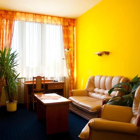 Hotel Slunce Гавличкув-Брод Экстерьер фото