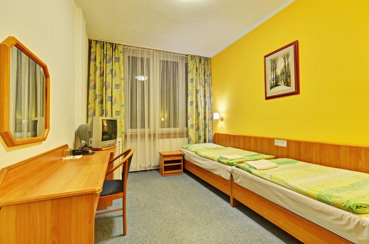 Hotel Slunce Гавличкув-Брод Экстерьер фото