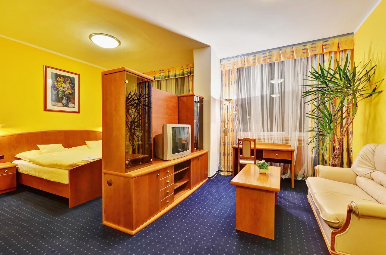 Hotel Slunce Гавличкув-Брод Экстерьер фото