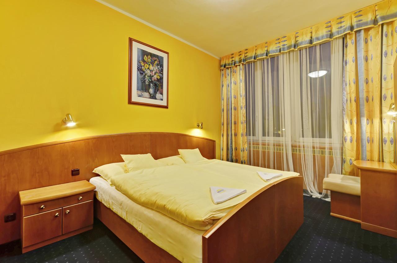 Hotel Slunce Гавличкув-Брод Экстерьер фото
