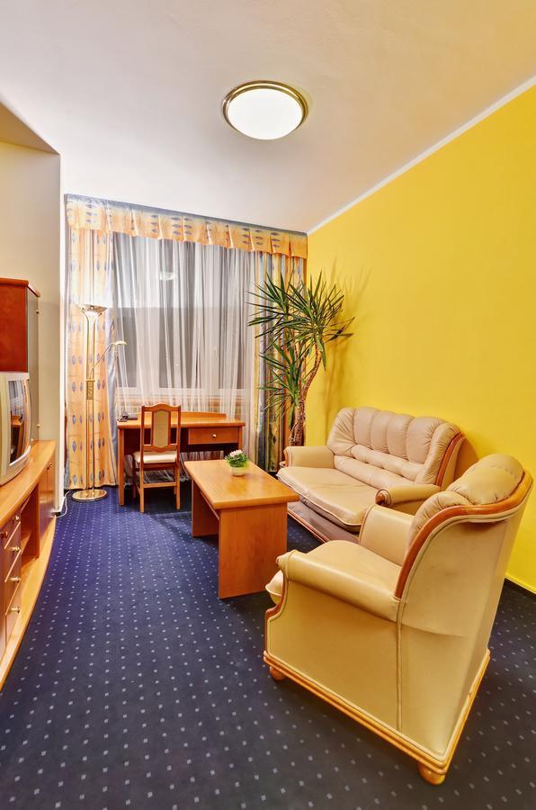 Hotel Slunce Гавличкув-Брод Экстерьер фото
