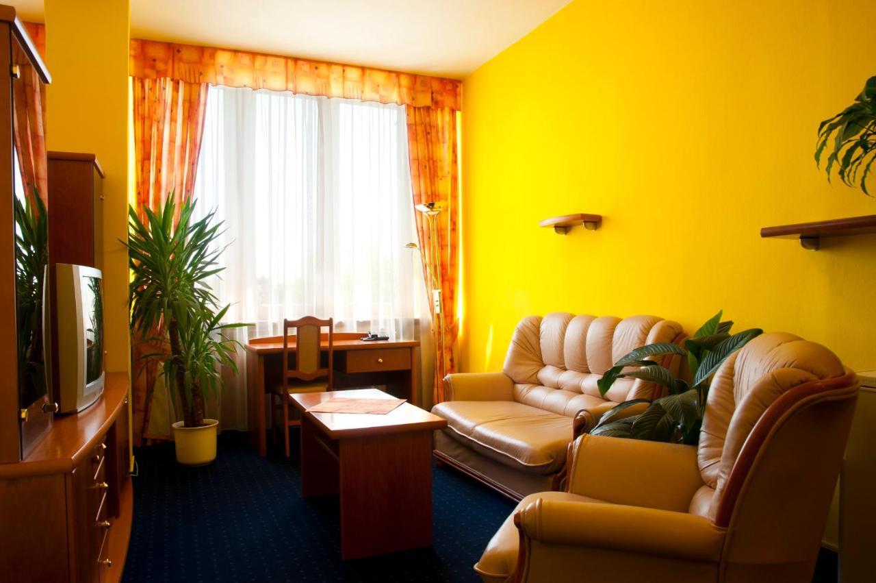 Hotel Slunce Гавличкув-Брод Экстерьер фото